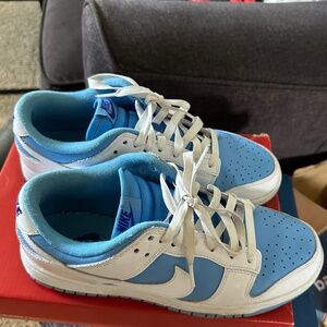 Women’s UNC reverse Dunks